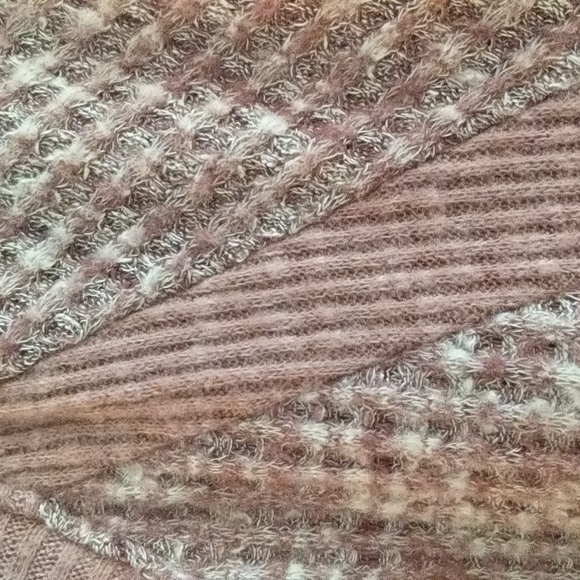 Sweater/Shirt - Picture 5 of 6